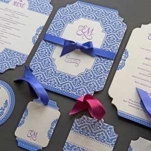 Exklusive Hochzeitspapeterie Trachtenhochzeitin Blau, mit wunderschönen Ornamenten geprägt, für Trachtenhochzeit, am See