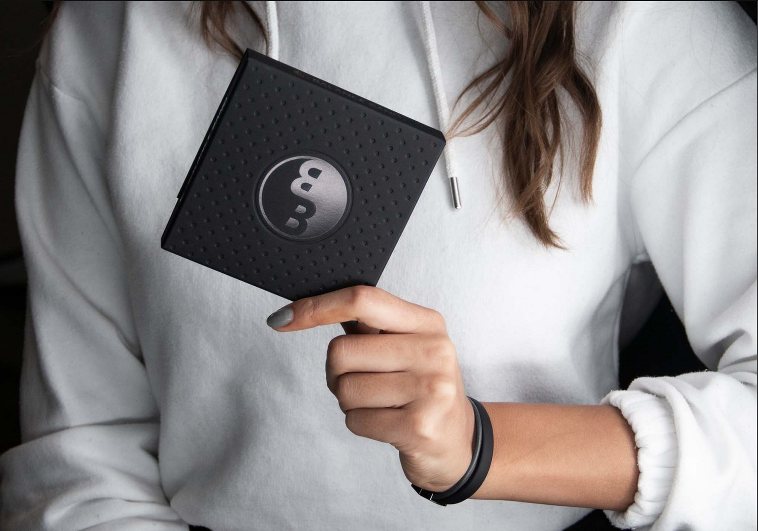 Exklusive Produktverpackung aud schwarzem Karton haptisch im Letterpress bedruckt für Balance Band