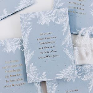 Nahaufnahme, Exklusive Weihnachtskarte »Winterzauber« mit Eiskristallen im Letterpress bedruckt und mit Gold-Folienprägung, Kundenmailing für Weihnachten mit Gutschein für MALA