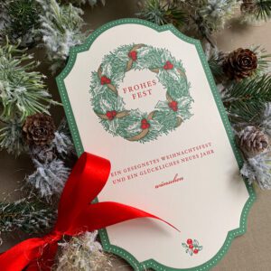 Edle Weihnachtskarte mit Weihnachtskranz, geformt, im Letterpress bedruckt mit Prägung und vorgedrucktem Text, mit Umschlag